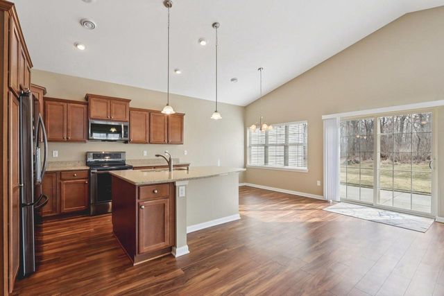 1110 Black Bear DRIVE, Mukwonago, WI 53149