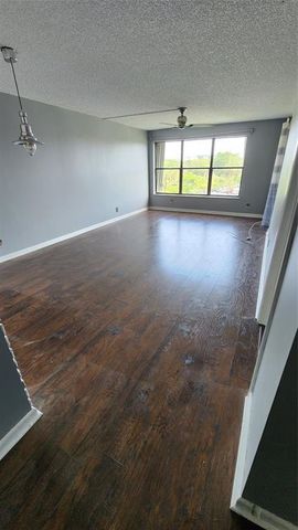 2320 S CYPRESS BEND Drive 401, Pompano Beach, FL 33069