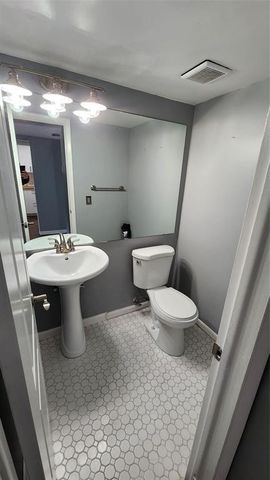 2320 S CYPRESS BEND Drive 401, Pompano Beach, FL 33069