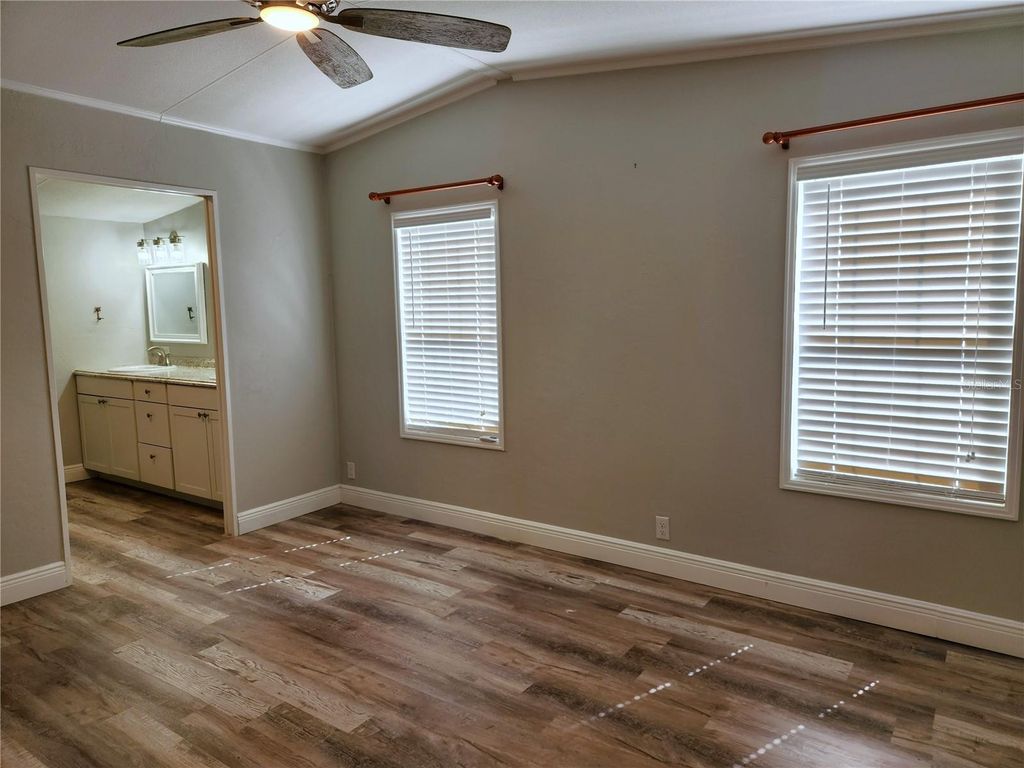 Image 12 of property listing at 10915 NE 222ND STREET, Fort Mc Coy, FL 32134