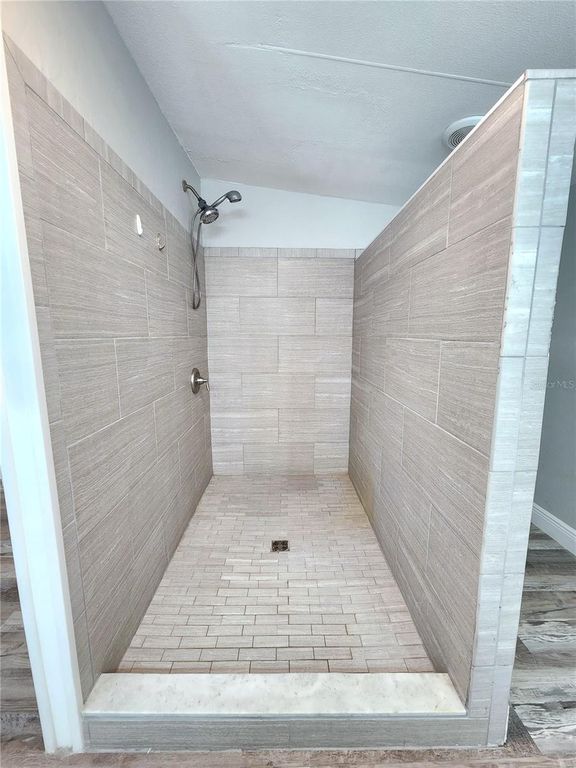 Image 14 of property listing at 10915 NE 222ND STREET, Fort Mc Coy, FL 32134