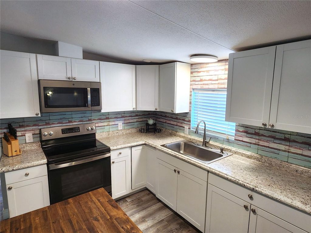 Image 5 of property listing at 10915 NE 222ND STREET, Fort Mc Coy, FL 32134