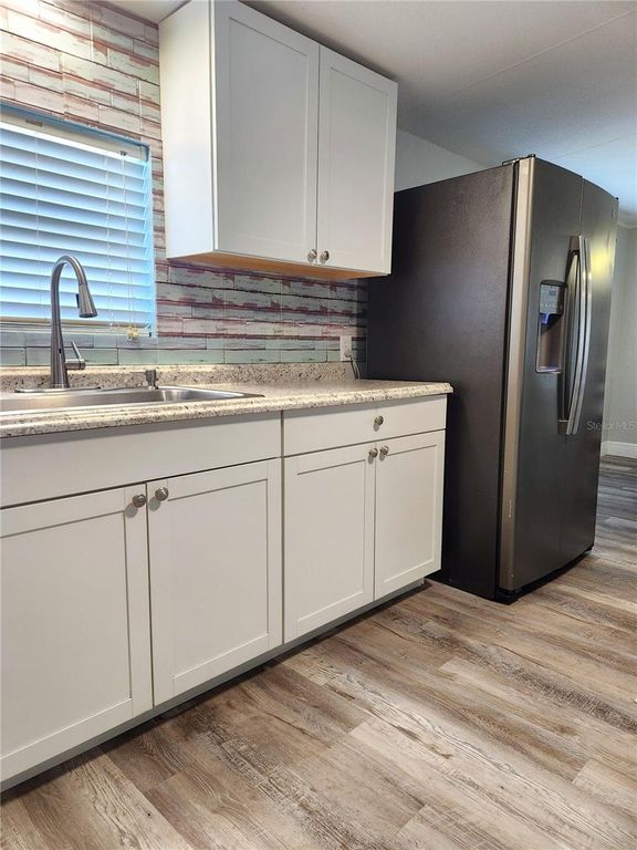 Image 7 of property listing at 10915 NE 222ND STREET, Fort Mc Coy, FL 32134