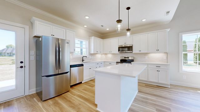 608 Golf Club Dr, Smithville, TN 37166