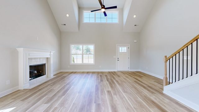 608 Golf Club Dr, Smithville, TN 37166