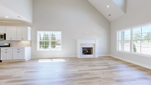 608 Golf Club Dr, Smithville, TN 37166