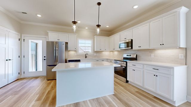608 Golf Club Dr, Smithville, TN 37166
