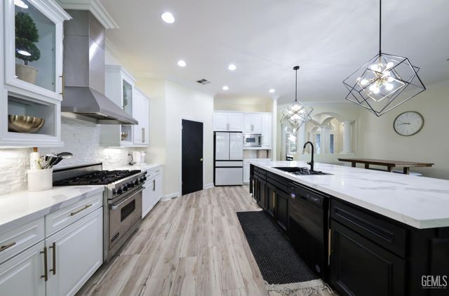 13300 Da Vinci Drive, Bakersfield, CA 93314