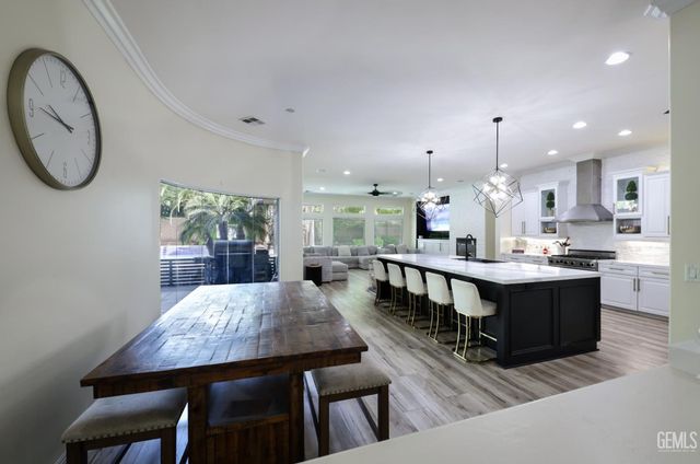 13300 Da Vinci Drive, Bakersfield, CA 93314