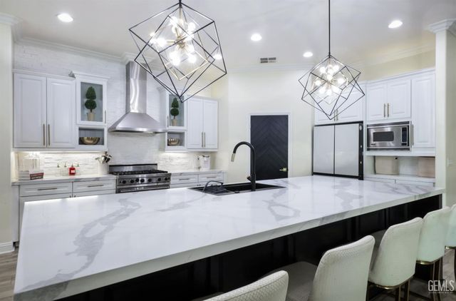 13300 Da Vinci Drive, Bakersfield, CA 93314