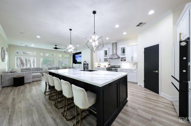 13300 Da Vinci Drive, Bakersfield, CA 93314