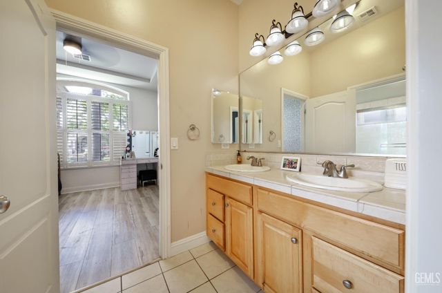 13300 Da Vinci Drive, Bakersfield, CA 93314