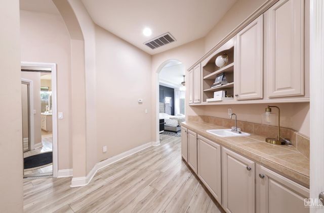 13300 Da Vinci Drive, Bakersfield, CA 93314