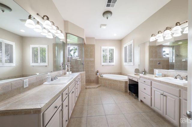 13300 Da Vinci Drive, Bakersfield, CA 93314