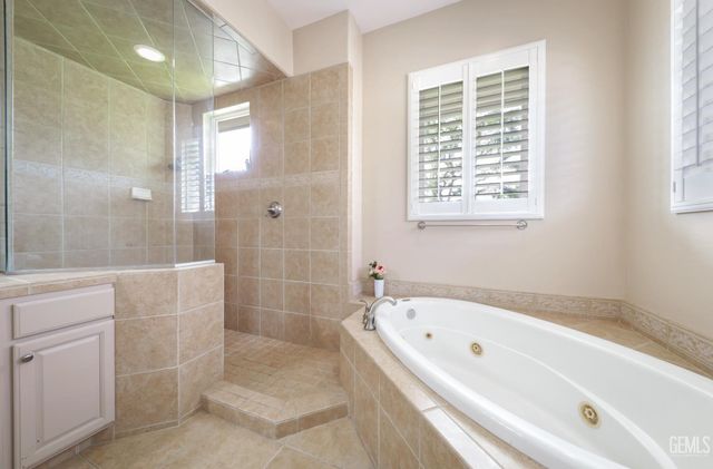 13300 Da Vinci Drive, Bakersfield, CA 93314