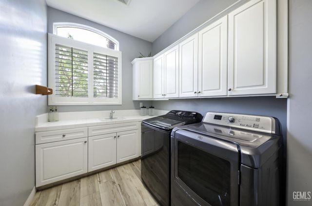 13300 Da Vinci Drive, Bakersfield, CA 93314