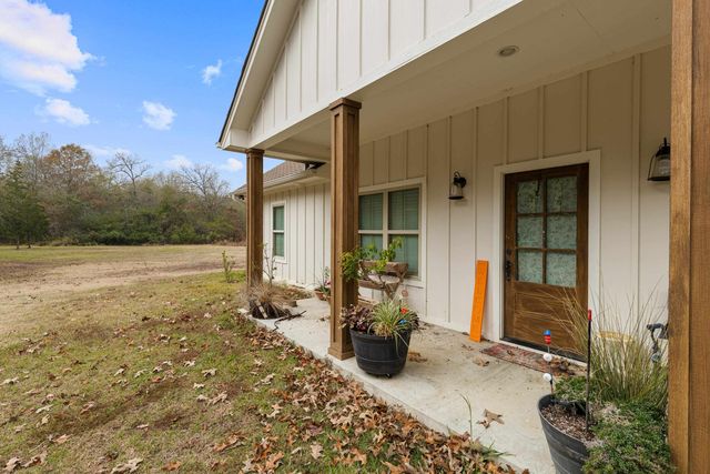 590 Old Woodley Rd., Marshall, TX 75672