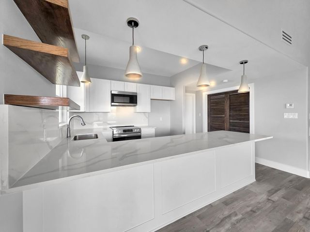 186 Ocean View Drive, Crystal Beach, TX 77650