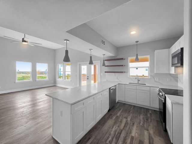 186 Ocean View Drive, Crystal Beach, TX 77650