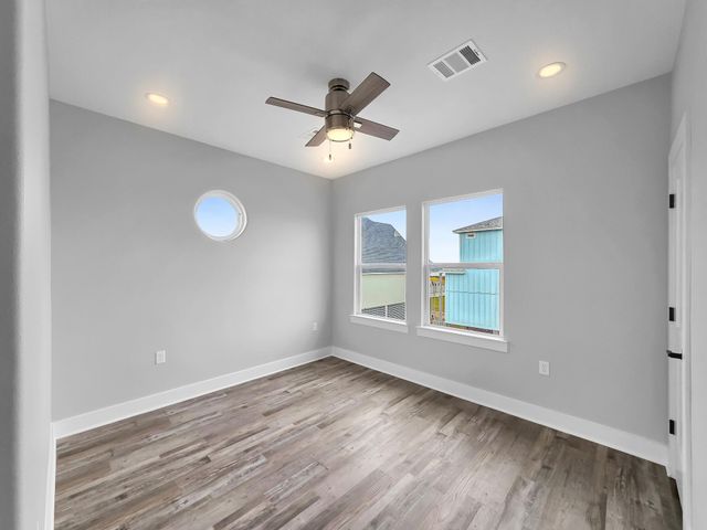 186 Ocean View Drive, Crystal Beach, TX 77650