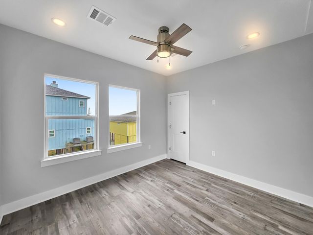 186 Ocean View Drive, Crystal Beach, TX 77650