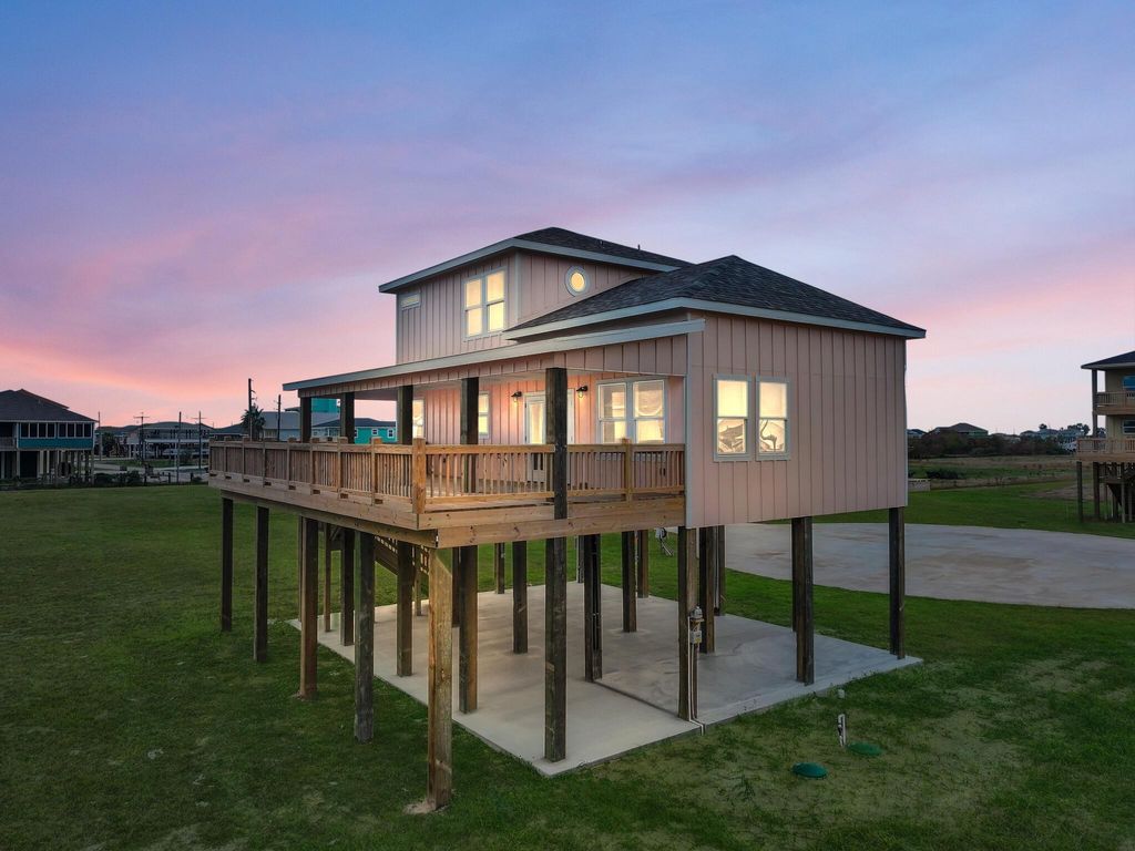 186 Ocean View Drive, Crystal Beach, TX 77650