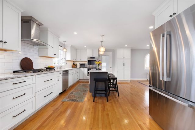 14 Hulls Court, Jamestown, RI 02835