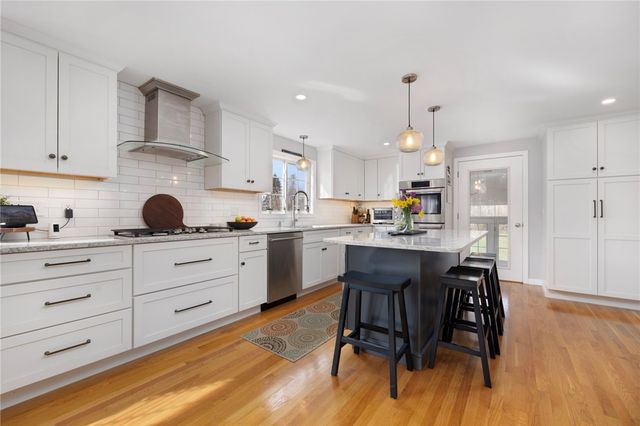 14 Hulls Court, Jamestown, RI 02835