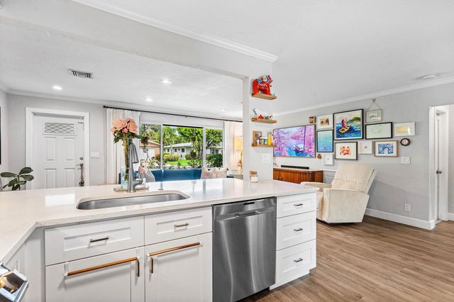 2810 SW 5th Street, Boynton Beach, FL 33435