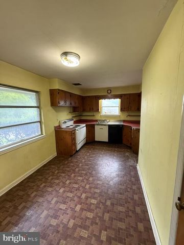 3546 WOODCREST AVE, Newtown Square, PA 19073