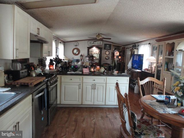 443 S 6th Ave Trlr 102, Galloway, NJ 08205