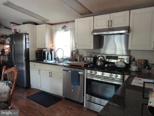 443 S 6th Ave Trlr 102, Galloway, NJ 08205