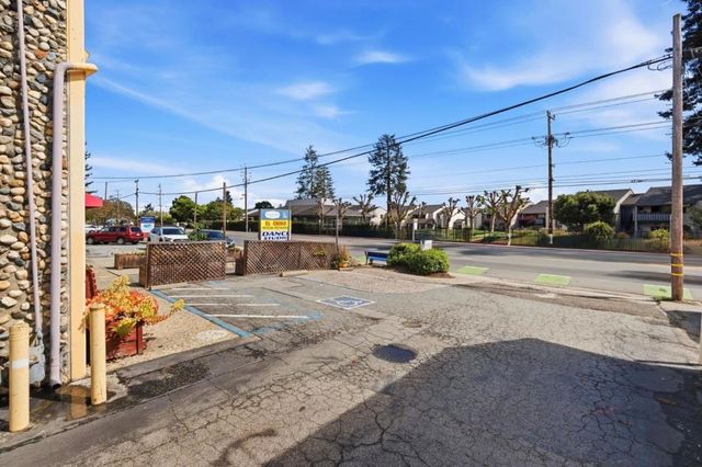 2525 Soquel Drive A, Santa Cruz, CA 95065
