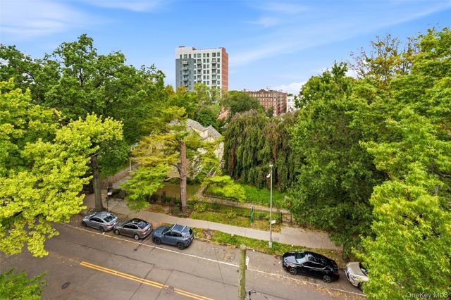 143-36 37th Avenue 5A, Flushing, NY 11354