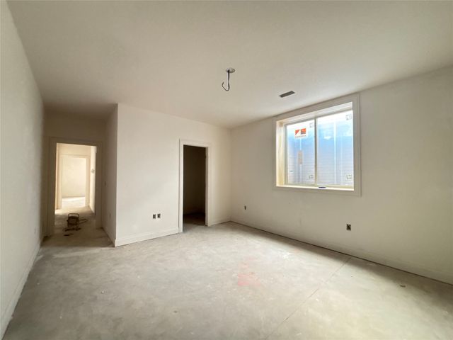 17612 Oakwood Drive, Urbandale, IA 50323