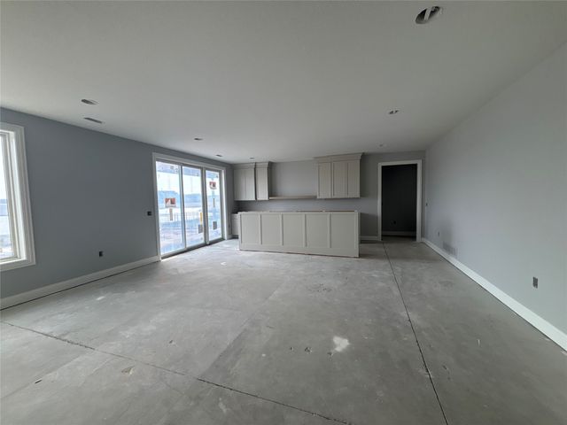 17612 Oakwood Drive, Urbandale, IA 50323