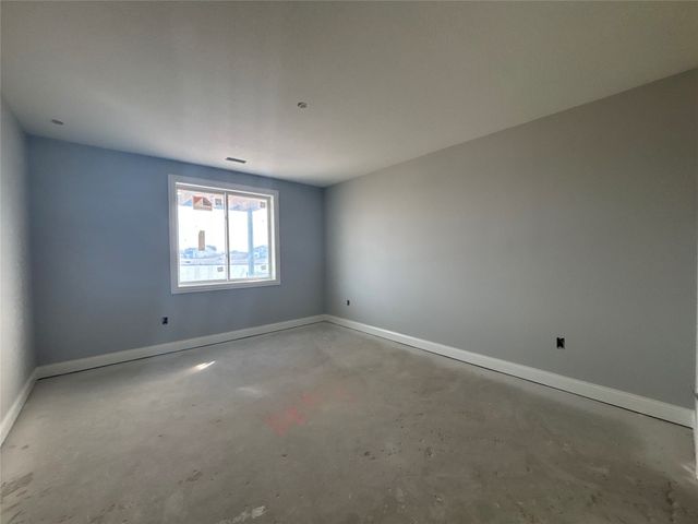 17612 Oakwood Drive, Urbandale, IA 50323