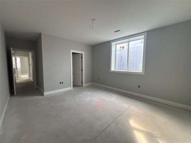 17612 Oakwood Drive, Urbandale, IA 50323