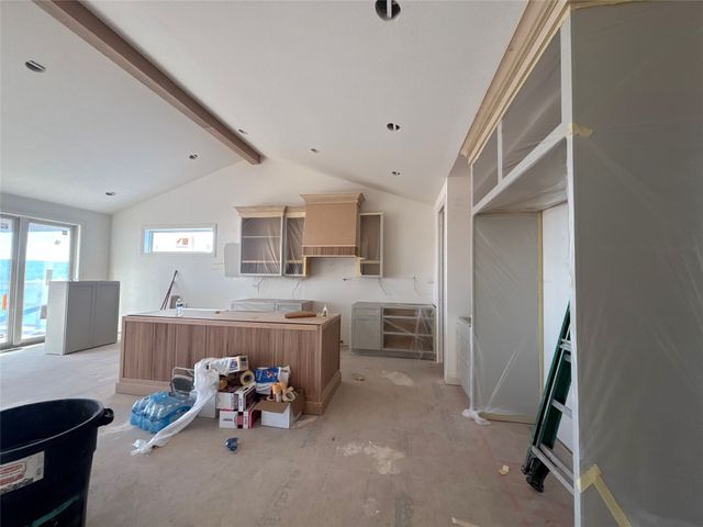 17612 Oakwood Drive, Urbandale, IA 50323