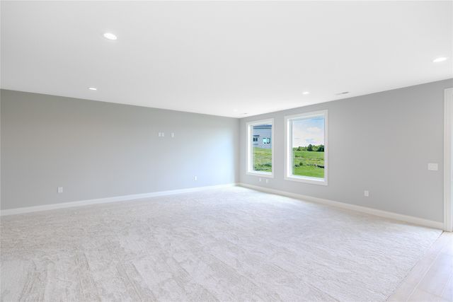 17612 Oakwood Drive, Urbandale, IA 50323