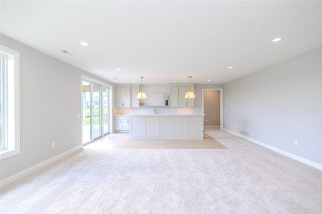 17612 Oakwood Drive, Urbandale, IA 50323