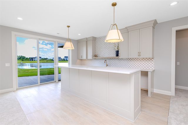 17612 Oakwood Drive, Urbandale, IA 50323