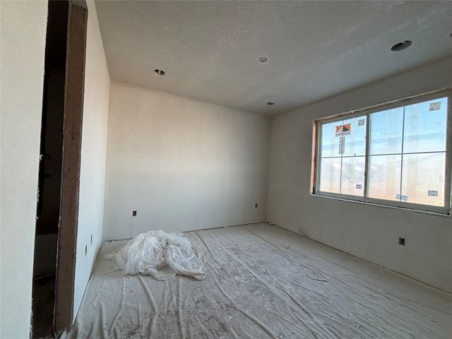 17612 Oakwood Drive, Urbandale, IA 50323