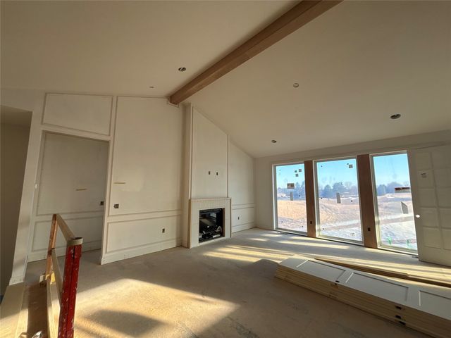 17612 Oakwood Drive, Urbandale, IA 50323