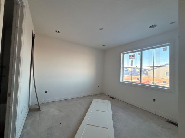 17612 Oakwood Drive, Urbandale, IA 50323