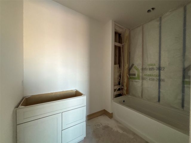 17612 Oakwood Drive, Urbandale, IA 50323