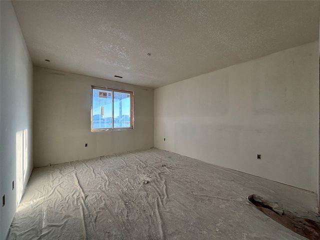 17612 Oakwood Drive, Urbandale, IA 50323