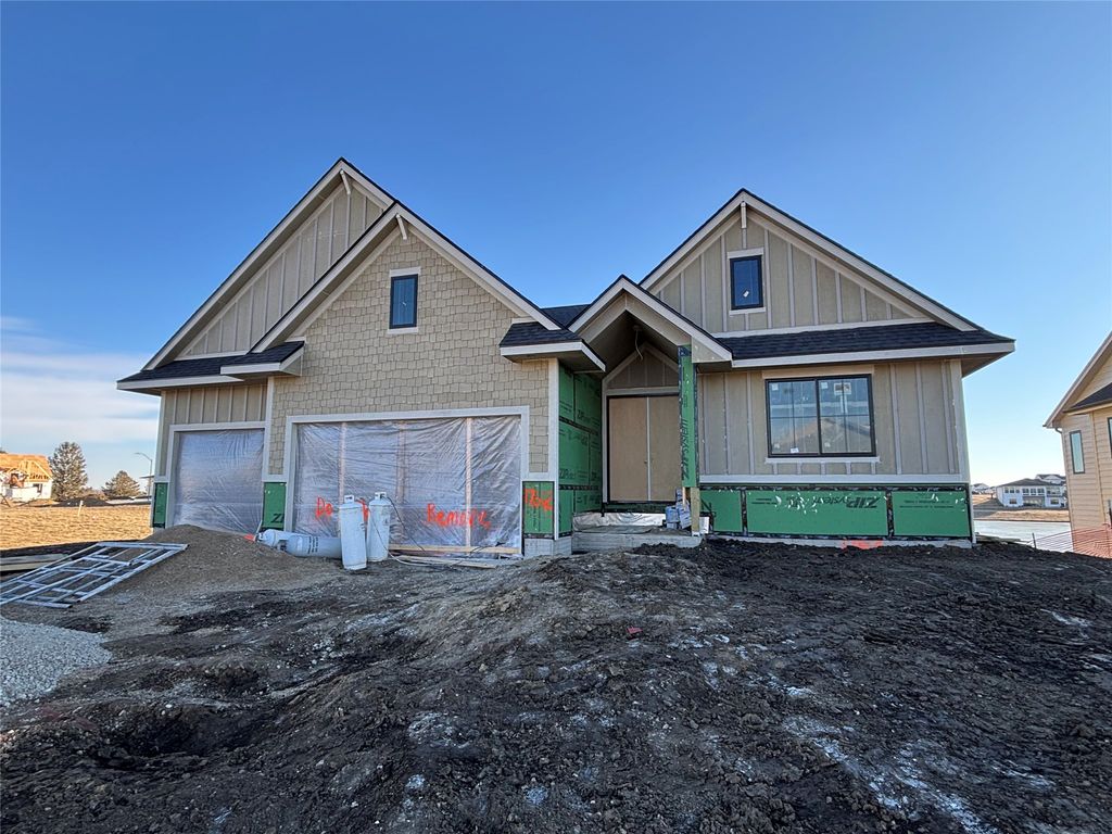 17612 Oakwood Drive, Urbandale, IA 50323