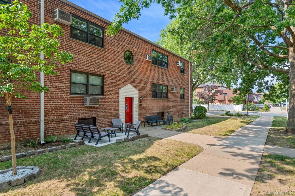 80-10 156th Avenue 223, Howard Beach, NY 11414