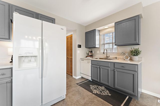 259 Fox Trail Court, Hobart, IN 46342